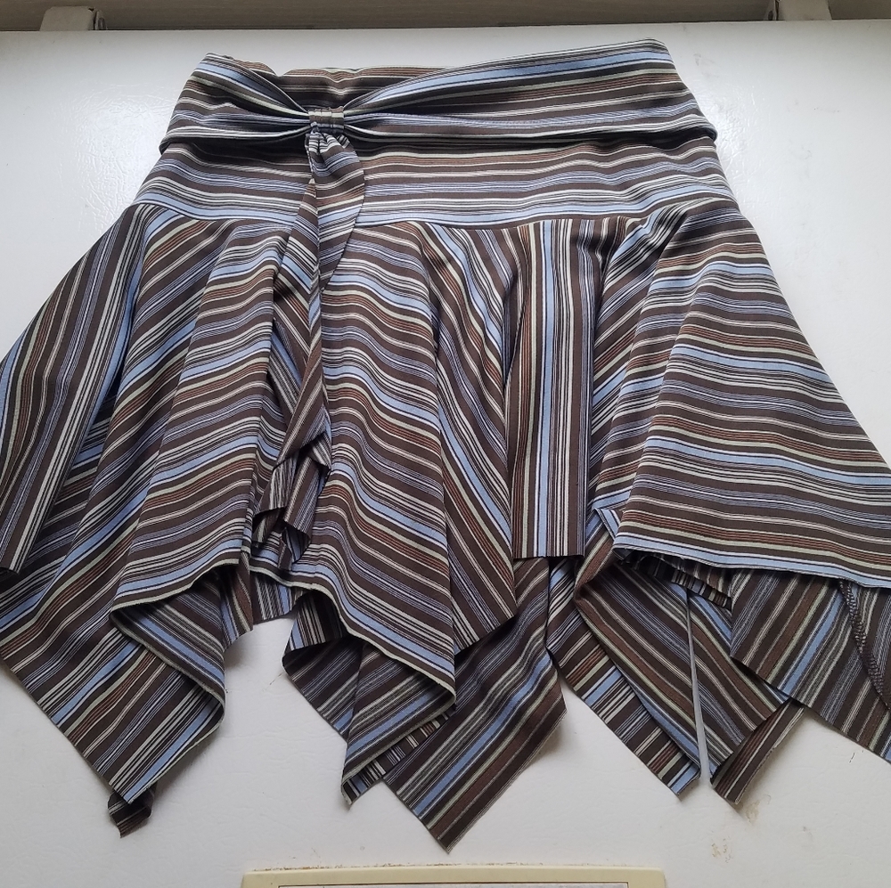 Wet seal skirt
